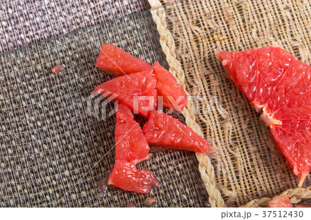 Sliced grapefruit closeup. 37512430
