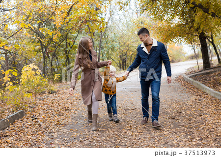 a family with a young son walk in the Park in 37513973