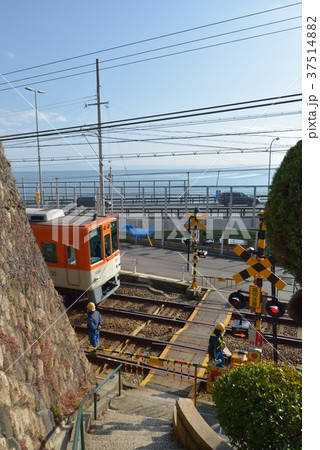 保線作業　　列車見張り員と踏み切りの風景 37514882