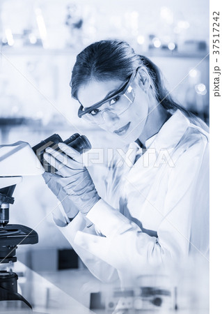 Female health care researchers working in Female health care researchers working in 37517242