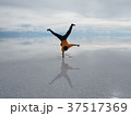 ウユニ塩湖でジョーダン 37517369