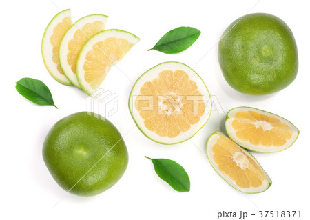 Citrus Sweetie or Pomelit, oroblanco with slices 37518371