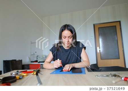 Slow motion girl preparing leather for mak Slow motion girl preparing leather for mak 37521649