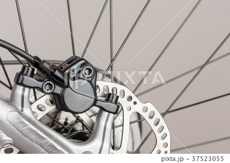 Hydraulic rear disc brake of mountain bike 37523055