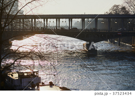 Bir-Hakeim bridge in Paris, France 37523434