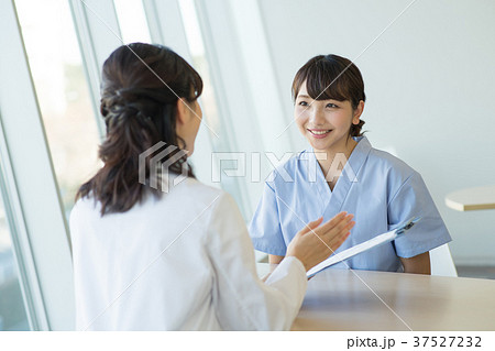 女医 看護師 病院 医療 イメージ 37527232