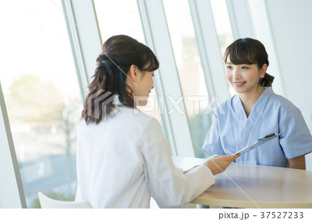 女医 看護師 病院 医療 イメージ 37527233