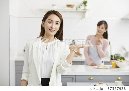 指す 指さす 家族 37527928