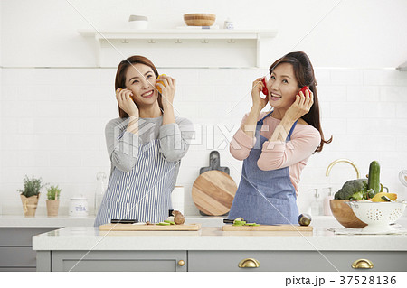 50代 ５０代 遮蔽 37528136