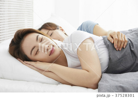 家族 ファミリー 女性 37528301