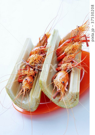 King prawns on banana stalk 37530208