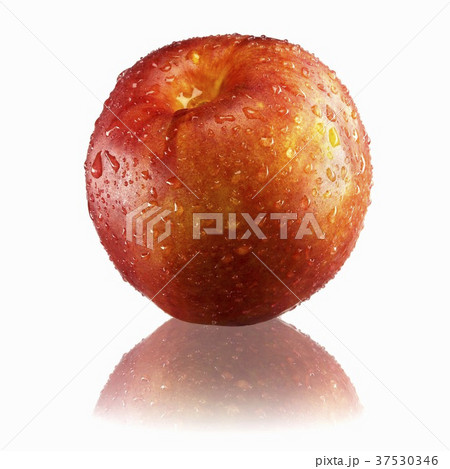 Nectarines with drops of water and reflection Nectarines with drops of water and reflection 37530346