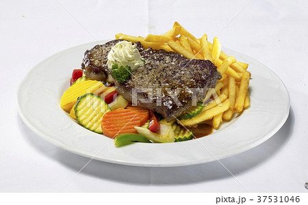 Rump steak with chips and summer vegetables Rump steak with chips and summer vegetables 37531046