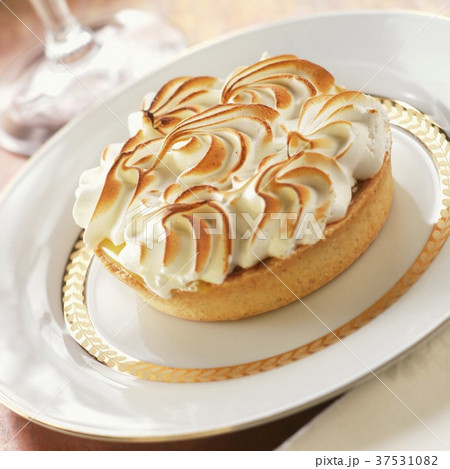 Lemon Tart with Toasted Meringue Top Lemon Tart with Toasted Meringue Top 37531082