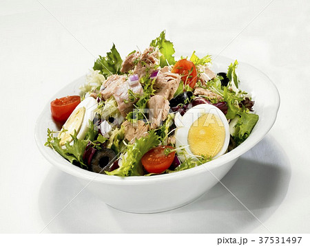 Tuna and egg salad 37531497