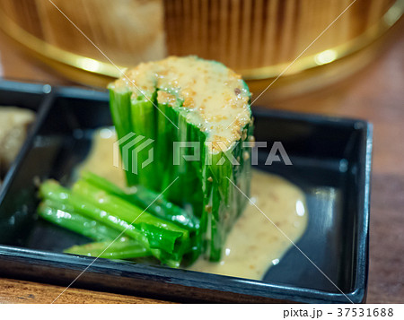 細断された 細断 ダイニングテーブル 37531688