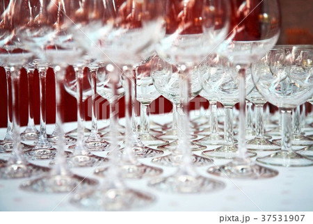 Empty wine glasses 37531907