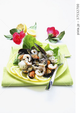 Misto mare al limone (Seafood with lemon, Italy) Misto mare al limone (Seafood with lemon, Italy) 37532700