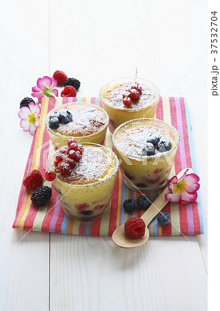 Berry pudding in four glasses 37532704