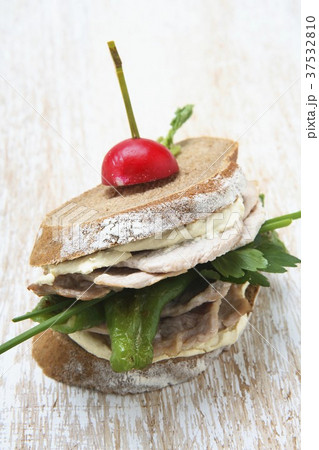Pork sandwich with chillies Pork sandwich with chillies 37532810