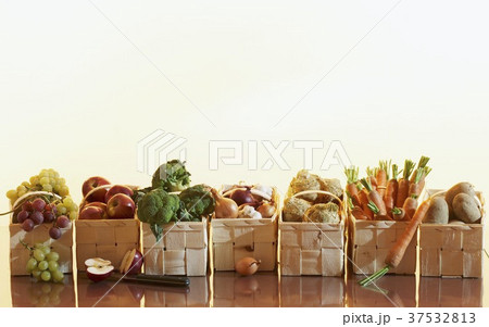 Fruit and vegetables in baskets 37532813
