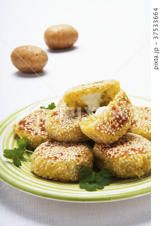 Potato croquettes with sesame and parsley Potato croquettes with sesame and parsley 37533664