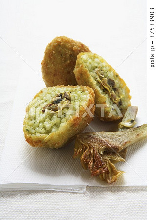 Supplì di riso e carciofini (Rice croquettes with artichokes) Supplì di riso e carciofini (Rice croquettes with artichokes) 37533903