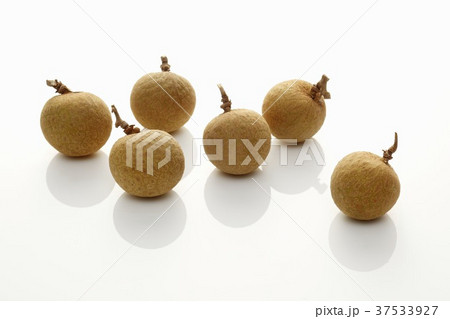 Several longans 37533927