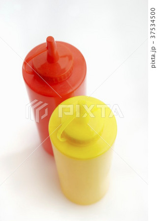 Plastic ketchup and mustard bottles Plastic ketchup and mustard bottles 37534500