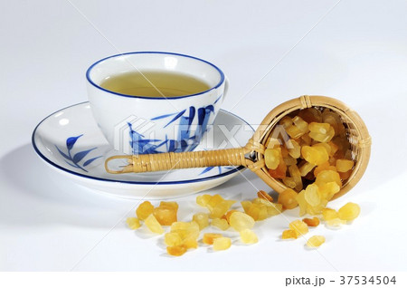 Chinese asparagus root in tea strainer, cup of tea 37534504