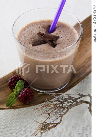 Chocolate shake and blackberries 37534547