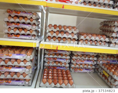 Trays of eggs in a supermarket 37534823