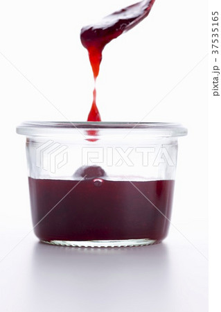 Jam dripping from the spoon into a jar Jam dripping from the spoon into a jar 37535165