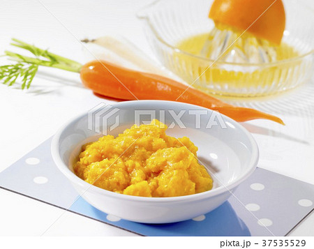 Mashed millet, carrots, parsnips and oranges (baby food) Mashed millet, carrots, parsnips and oranges (baby food) 37535529