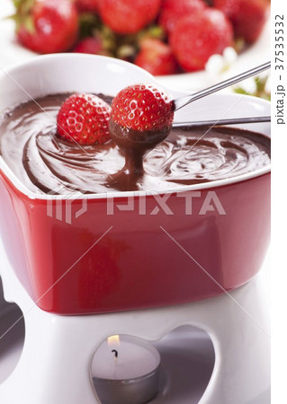 Chocolate fondue with strawberries 37535532