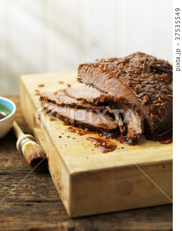 Grilled and marinated beef brisket, sliced 37535549