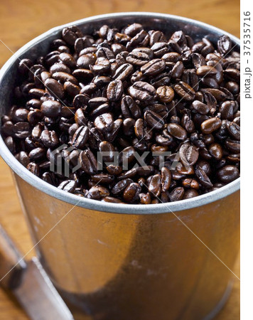 Lots of Arabica coffee beans 37535716