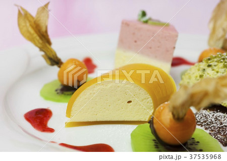 Mango mousse with physalis and kiwi 37535968