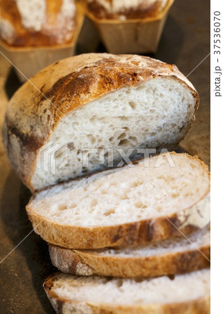 White loaves, sliced and whole 37536070