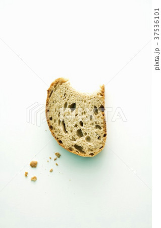 A piece of rye bread with a bite taken out 37536101