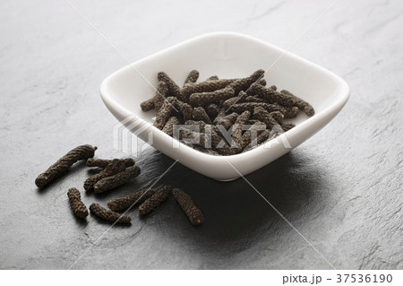 Long grain pepper in a bowl and on a slate plate 37536190