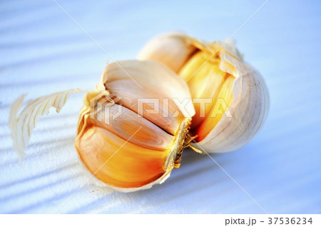 A garlic clove, halved 37536234