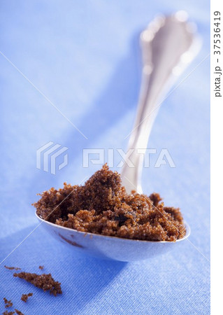 A spoonful of brown sugar 37536419
