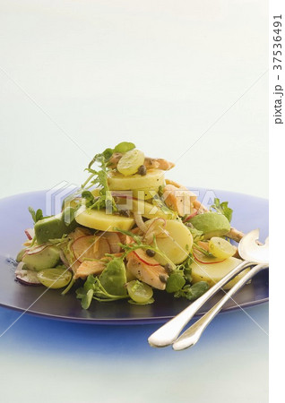 Potato salad with trout and grapes 37536491
