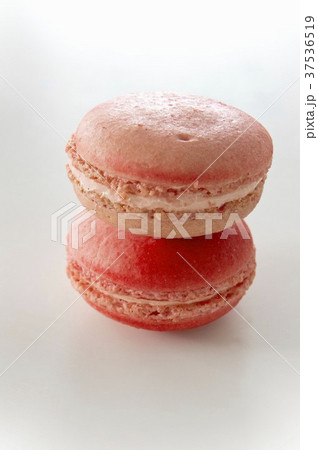 Two pink macaroons 37536519