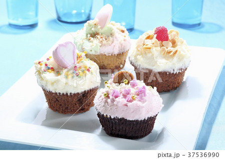 Decorated cupcakes 37536990