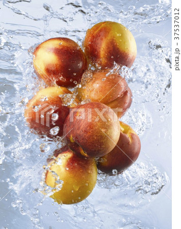 Nectarines doused in running water 37537012
