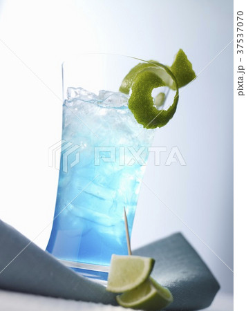 'Blue Light' (cocktail) 37537070