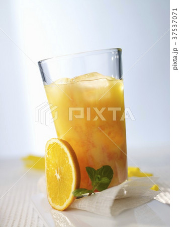 Banana-orange cocktail 37537071