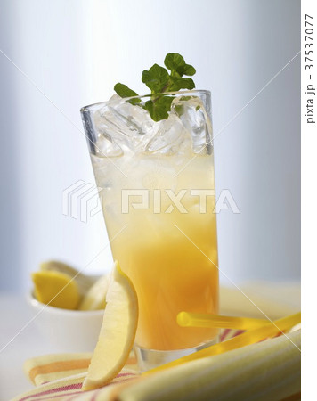 Andalusia cooler with bitter lemon and sherry 37537077